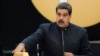 Tổng thống Venezuela, Nicolas Maduro, bên 12kg vàng.