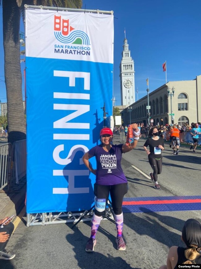 Ake Pangestuti di acara lomba lari yang ia dedikasikan untuk bulan Alzheimer sedunia 2021 (dok: Ake Pangestuti)