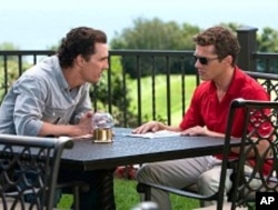 Matthew McConaughey and Ryan Philippe in a scene from "The Lincoln Lawyer"