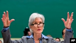 Bộ trưởng Y tế Kathleen Sebelius trong cuộc điều trần trước một ủy ban của Quốc hội tại Washington, ngày 30/10/2013.