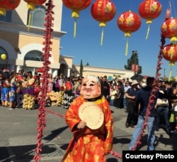 Sinh hoạt Tết tại Grand Century Mall ở San Jose (ảnh Bùi Văn Phú)