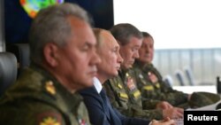 Rusiya Prezidenti Vladimir Putin "Zapad-2021" hərbi təlimlərini izləyir. 