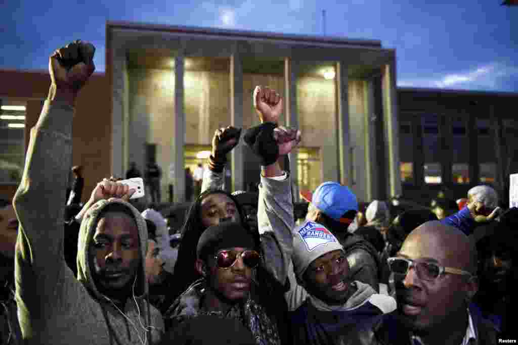 Demonstrators gather in front of the Baltimore Police Department Western District station in Baltimore, April 23, 2015.