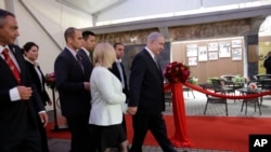 2013年5月7月，以色列总理内塔尼亚胡和他的夫人萨拉一起参观上海犹太难民纪念馆即摩西会堂旧址。