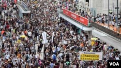 香港市民上街遊行，表達對政府不滿。（美國之音湯惠芸攝）
