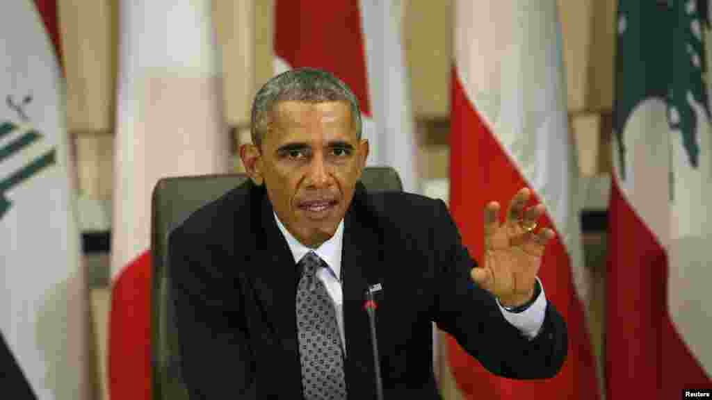 باراک اوباما، رئيس جمهوری آمريکا، در نشستی با شرکت روسای دفاعی بيش از ۲۰ کشور عضو ائتلاف عليه &laquo;دولت اسلامی&raquo;، در پايگاه هوايی اندروز در واشنگتن، سخنانی ايراد نمود -&nbsp;&nbsp;۲۲ مهرماه (۱۴ اکتبر) 