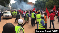 Des marcheurs bloqués, difficile d’avancer, Ouagadougou le 16 septembre 2019 (VOA/Lamine Traoré)