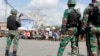 TNI menjaga keamanan saat berlangsungnya aksi protes di Timika, Papua, 21 Agustus 2019.