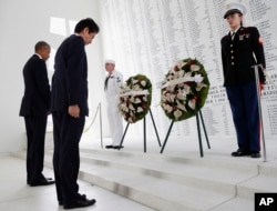 President Barack Obama and Japanese Prime Minister Shinzo Abe participate in a wreath-laying ceremony at the USS Arizona Memorial, Hawaii, Dec. 27, 2016.
