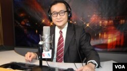 President of the opposition Cambodia National Rescue Party, Sam Rainsy, is in VOA studio in Washington as a guest for special Hello VOA on Wednesday February 4, 2016. (Soeung Sophat/VOA Khmer)