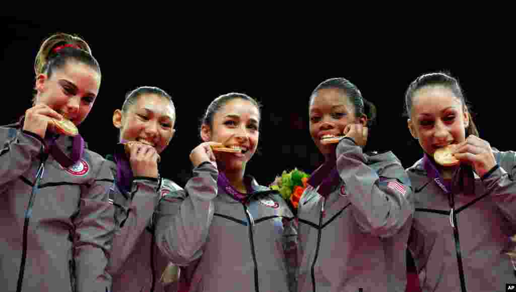 U.S. gymnasts McKayla Maroney, Kyla Ross, Alexandra Raisman, Gabrielle Douglas and Jordyn Wieber bite their gold medals at the Artistic Gymnastics women&#39;s team final.