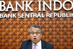 Gubernur Bank Indonesia Perry Warjiyo dalam paparan kepada media di kantor pusat Bank Indonesia, di Jakarta, 20 Februari 2020. (Foto: Reuters)