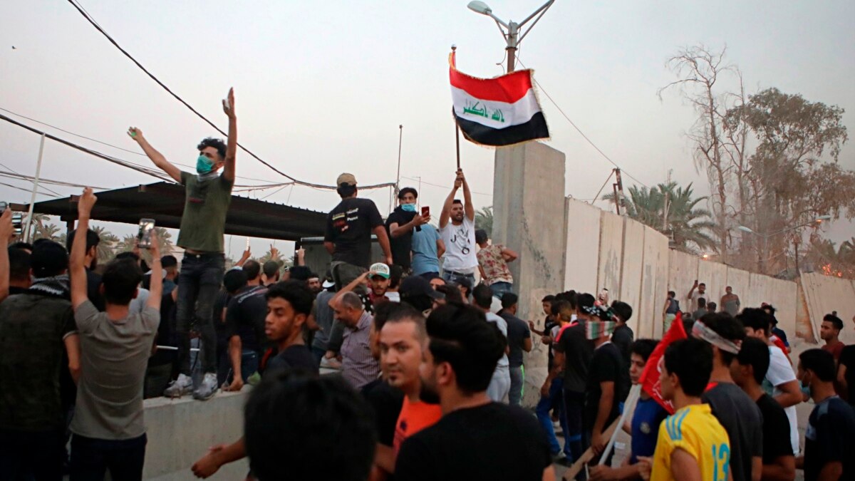 Basra Protesters Torch Iranian