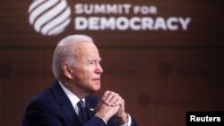 Presiden AS Joe Biden membuka KTT Demokrasi secara virtual di Gedung Putih, Kamis (9/12). 