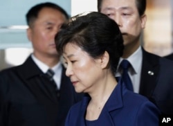 Ousted South Korean President Park Geun-hye arrives at the Seoul Central District Court for a hearing on a prosecutors' request for her arrest for corruption, in Seoul, South Korea, March 30, 2017.