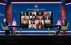 US President-elect Joe Biden (L) and US Vice President-elect Kamala Harris speak virtually with the Covid-19 Advisory Council during a briefing at The Queen theatre on November 9, 2020 in Wilmington, Delaware. (Angela Weiss / AFP)