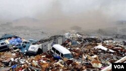 En Kesennuma, en la prefectura de Miyagi, el oleaje del tsunami producido por el maremoto, arrasó con todo a su paso este viernes 11 de marzo de 2011.