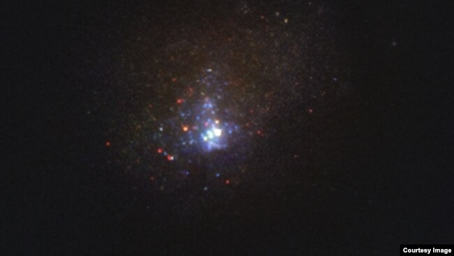 The Kinman Dwarf galaxy, also known as PHL 293B, taken with the NASA/ESA Hubble Space Telescope’s Wide Field Camera 3 in 2011, before the disappearance of the massive star. (Image Credit: NASA, ESA/Hubble, J. Andrews (U. Arizona)