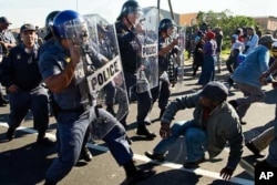 In the run-up to the municipal polls, the South African police have crushed several violent demonstrations against mostly ANC-managed town and city councils