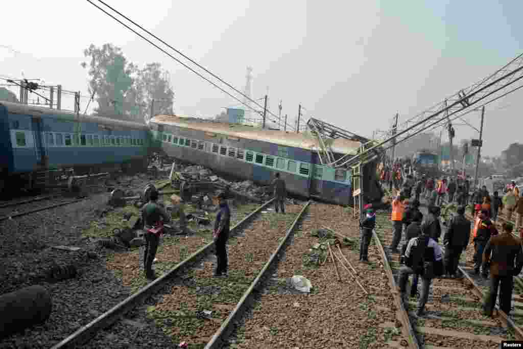 یک قطار مسافربری در ایالت اوتار پرادش در هند از خط قطار خارج شد. با این که بیش از ۵۰ نفر مجروح شدند، هیچ کس جان خود را در این حادثه از دست نداد.