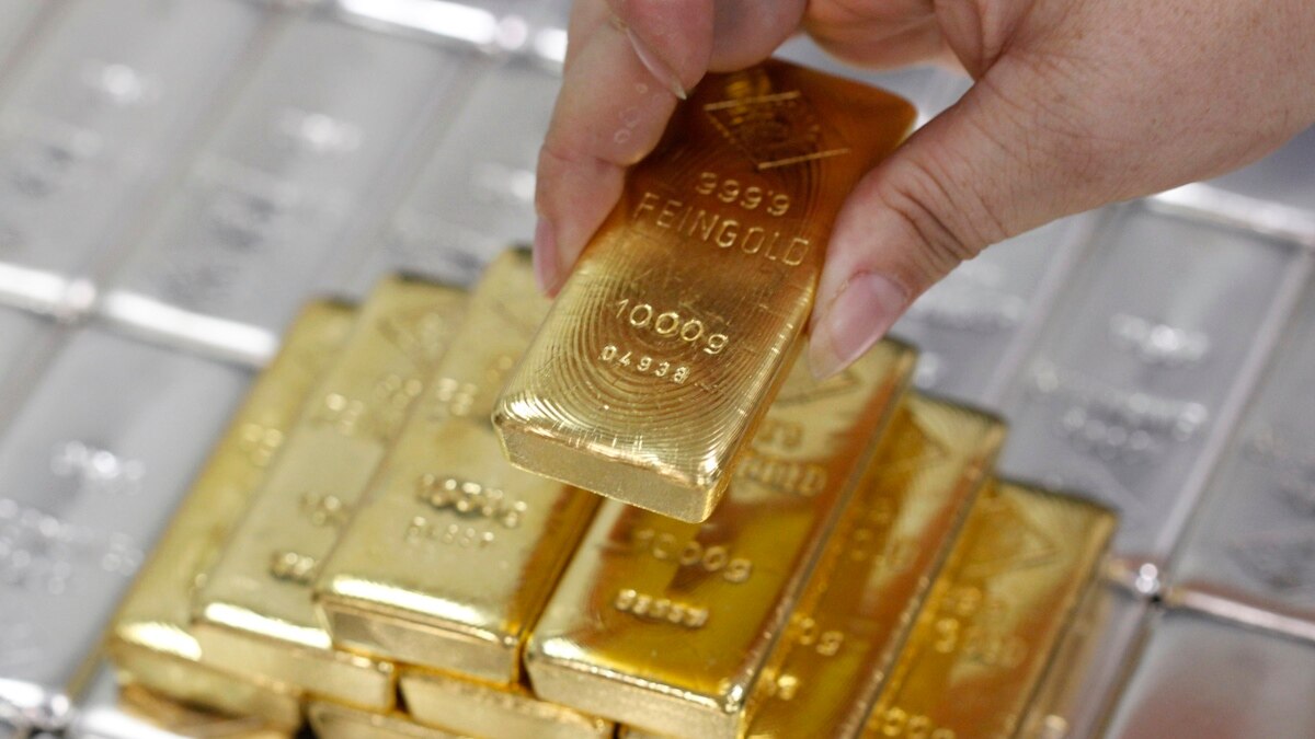Банк покупает золото. Золотовалютные резервы Узбекистана. Золото. Золотые и серебряные слитки. Драгоценные металлы.