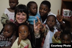 Eve Ensler with children from the City of Joy community, February 2013. (Paula Allen)