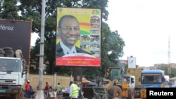 Une affiche de campagne électorale pour le président sortant Alpha Condé à Conakry, en Guinée, le 10 septembre 2015. (Photo REUTERS/Saliou Samb)