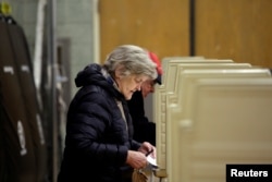 Voters fill out their ballot at a polling place during a runoff election for mayoral candidates Toni Preckwinkle and Lori Lightfoot in Chicago, Illinois, April 2, 2019.