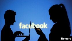 Es poco probable que el enamoramiento de Facebook Inc permita al gigante tecnológico distanciarse del escrutinio regulatorio y público sobre los daños potenciales causados por sus aplicaciones de redes sociales, dijeron a Reuters expertos en marketing y marcas. [Foto de archivo]