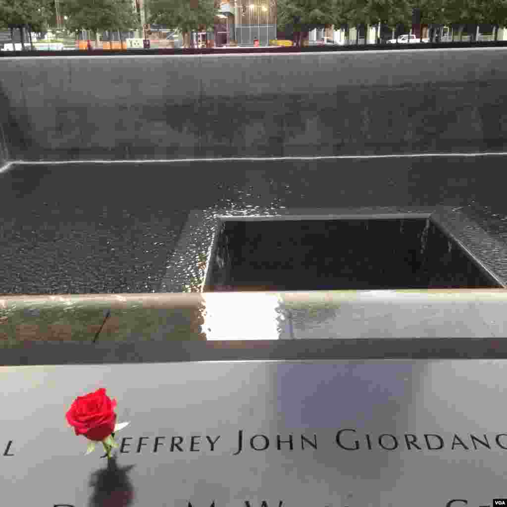 در نیویورک باشی، حتما سری هم به Ground Zero می زنی. بنایی یادبود بعد از حملات یازده سپتامبر ۲۰۰۱ در محل سقوط دو برج دوقلوی تجارت جهانی.