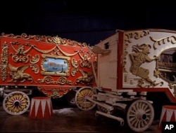 The indoor Ringling museum in Florida displays all sorts of circus artifacts, including this circus wagon (left), calliope (right) and colorful stands on which big cats performed and elephants rested their massive feet. (Carol M. Highsmith)