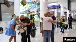 People reunite at Sydney Airport in the wake of COVID-19 border restrictions easing, with fully vaccinated Australians being allowed into Sydney from overseas without quarantine for the first time since March 2020, in Sydney, Australia, November 1, 2021.