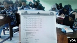 Siswa SMA N 1 Seyegan, DIY sedang mengikuti pelajaran bahasa Jawa. (Foto: Nurhadi/VOA)