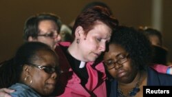 (L to R) Supporters Dorinda Tatum, Rev Michelle Ledder and Minister Cassandra Henderson react after hearing the news of the execution of Kelly Gissendaner at the Georgia Diagnostic and Classification Prison in Jackson, Georgia early September 30, 2015.