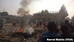 De la fumée s'élève à Lubumbashi, en RDC, le 31 août 2017. (VOA/Narval Mabila)