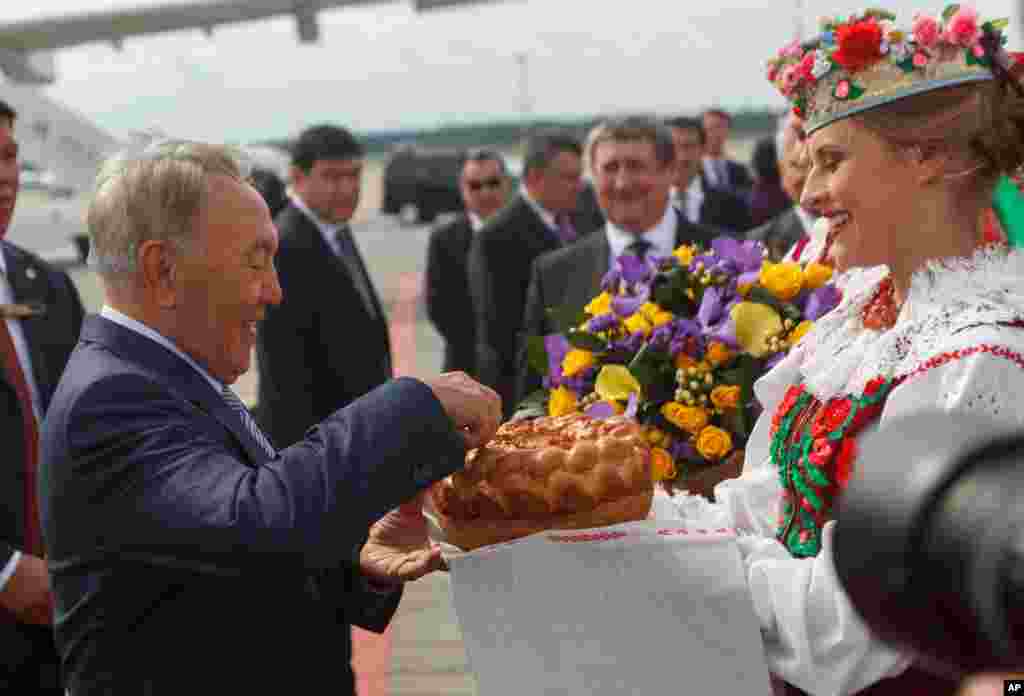 Predsednik Kazahstana Nursultan Nazarbajev na dočeku u Minsku. 26. avgusts, 2014. 