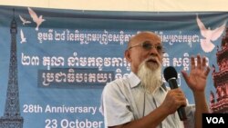 រូបឯកសារ៖ លោក​បណ្ឌិត ឡៅ ម៉ុងហៃ អ្នកវិភាគ​នយោបាយ​រំឭក​ពី​ប្រវត្តិ​នៃ​ការ​ចុះ​ហត្ថលេខា​លើ​កិច្ចព្រមព្រៀង​សន្តិភាព​ទីក្រុង​ប៉ារីស នៅ​ឯ​ទីលាន​ប្រជាធិបតេយ្យ​ថ្មី​ក្នុង​ទីក្រុង​ភ្នំពេញ​ ថ្ងៃ​ទី​២៣​ ខែ​តុលា​ ឆ្នាំ​២០១៩។ (ហ៊ុល រស្មី/VOA)