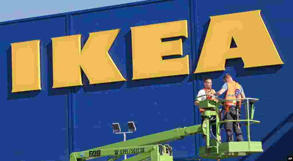 افتتاح یک شعبه دیگر فروشگاه لوازم خانگی &laquo;IKEA&raquo; در آلمان. ایکیا یک شرکت موفق سوئد است.