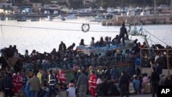 Τυνήσιοι μετανάστες φθάνουν στην Ιταλία