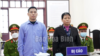 Bà Cấn Thị Thêu và con trai, Trịnh Bá Tư, tại phiên toà phúc thẩm ở Hoà Bình hôm 24/12. Hai mẹ con bà bị tuyên y án mỗi người 8 năm tù vì lên tiếng cho quyền đất đai của người dân làng Đồng Tâm sau vụ xung đột đẫm máu giữa chính quyền và người dân hồi đầu năm 2019.