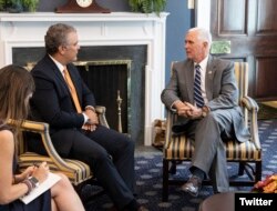El vicepresidente de EE.UU., Mike Pence (derecha), recibe en Washington al presidente electo de Colombia, Iván Duque para hablar sobre la relación bilateral, la lucha contra el tráfico de drogas y la crisis humanitaria en Venezuela. Foto: @VP Julio 5 de 2018.