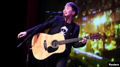 香港歌手何韵诗演唱会场地被取消学者批当局极权管治