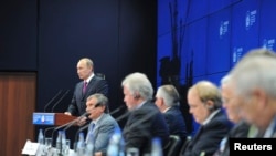 Президент Владимир Путин во время речи на Петербургском международном экономическом форуме 2013