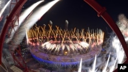 Màn trình diễn pháo hoa trong buổi lễ khai mạc Thế vận hội Mùa hè 2012 ở London. 