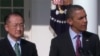Jim Yong Kim (à esquerda) com o presidente Obama esta sexta-feira, na Casa Branca.