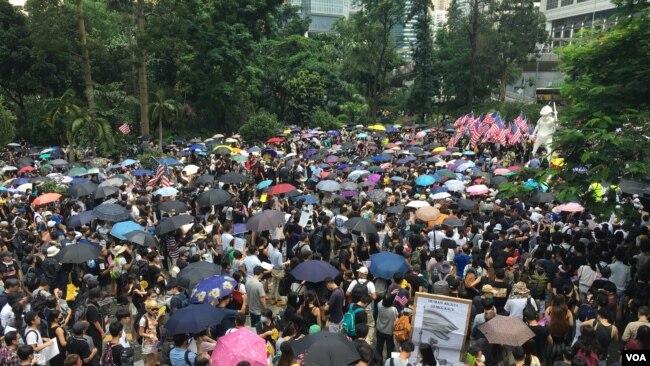 香港市民星期天继续抗议。美国之音记者拍摄