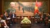 美国国家安全顾问奥布莱恩与越南国防部部长吴春历会谈。
