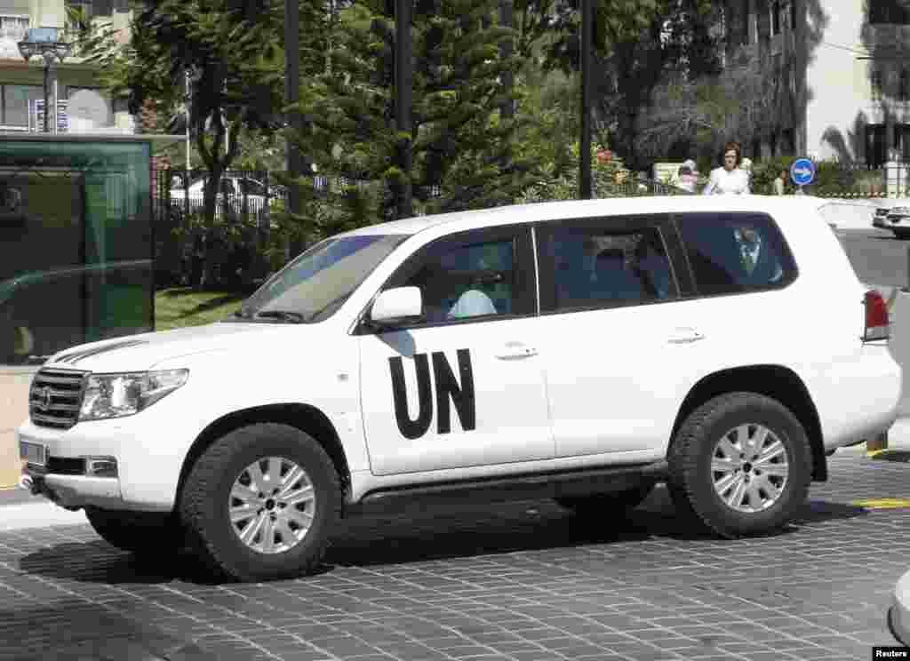 A U.N. vehicle transporting a team of experts from the Organization for the Prohibition of Chemical Weapons returns to a hotel in Damascus, Oct. 7, 2013.