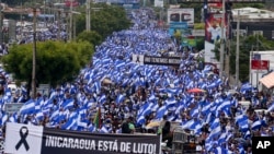 Des dizaines de milliers de personnes sortis le mercredi 30 mai 2018 pour manifester contre le président nicaraguayen Daniel Ortega à Managua, au Nicaragua. (Photo AP / Esteban Felix)