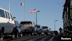 Drivers wait in line to cross to El Paso, Texas, on the international border crossing bridge Paso del Norte, in Ciudad Juarez, Mexico, April 1,2019. 